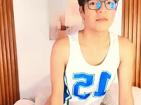 צ'אט XXX בשידור חי של Milo_Wolff