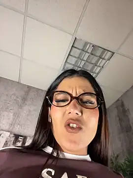 دردشة CherrySmirkXXX الجنسية المباشرة