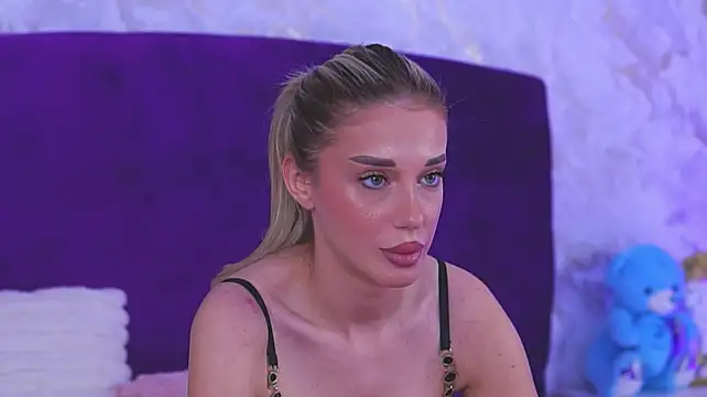 EllinaNuria – Naživo XXX chat