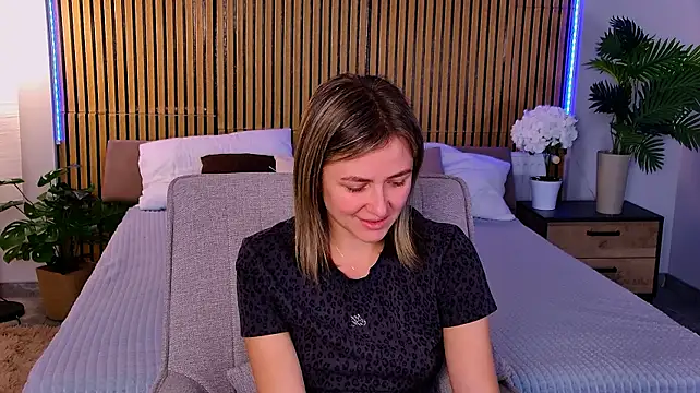 EmeraldGlow live XXX chat