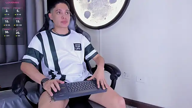 Chat +18 de Maxii_Ss ao vivo