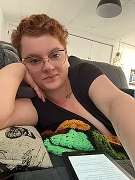 CurvesNChaos' Live XXX Chat