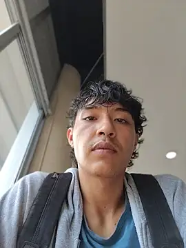 TonnyBottom live XXX chat
