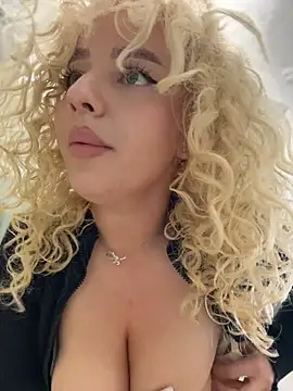 CurlyDaisy's Live XXX Chat