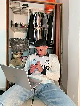 GabrielX77_'s Live XXX Chat