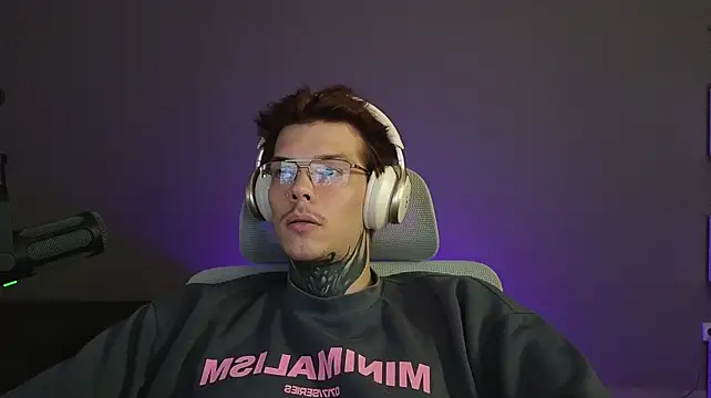 DENIS_HERE élő XXX-chatje