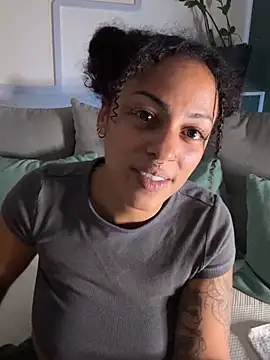 SweetPetiteNoir's Live XXX Chat