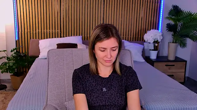 EmeraldGlow's Live XXX Chat