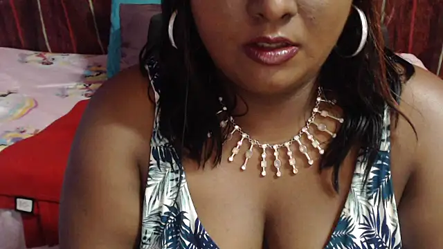 INDIANSIN2 Adlı Modelin Canlı XXX Sohbeti