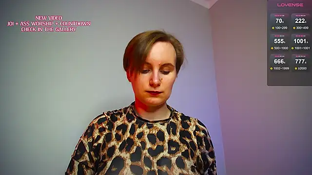 Chat +18 de KinkyMissCherry ao vivo