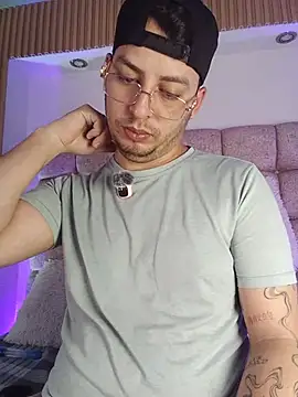 Jonath_1's Live XXX Chat