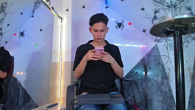 Brianhot0F Live XXX Chat