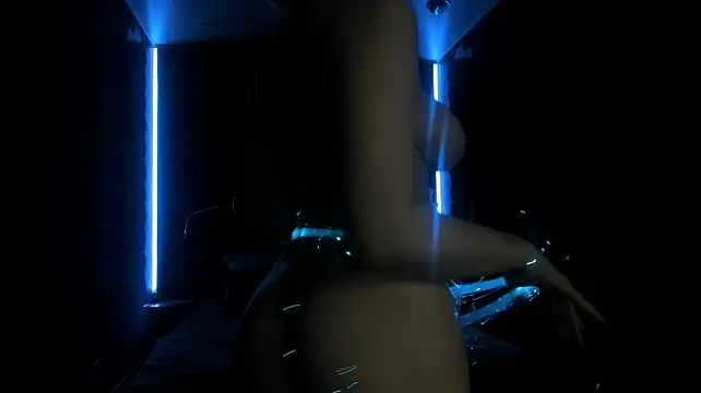 EvaCrosby live XXX chat