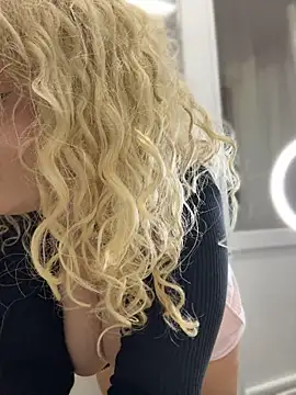CurlyDaisy's Live XXX Chat