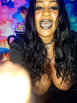 AmazonianMistress 即時 XXX 聊天