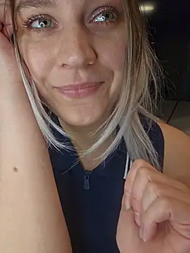 ScarletsWeb's Live XXX Chat