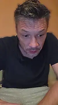 tomek84 live XXX chat