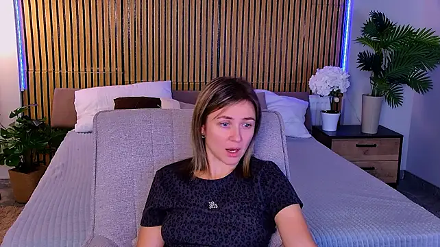 EmeraldGlow's Live XXX Chat