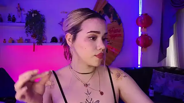 albaismynameX Chat XXX live