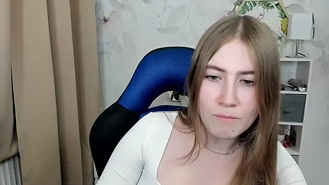 candy_Megan Adlı Modelin Canlı XXX Sohbeti