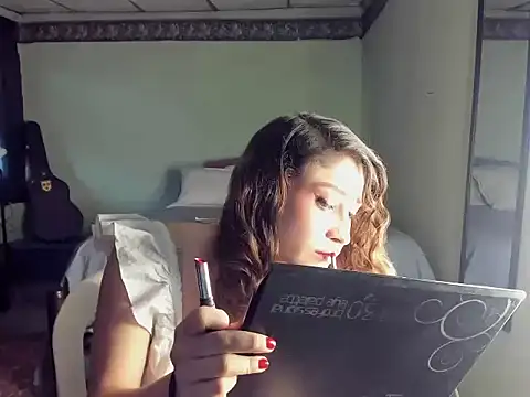 AnnieLorin Chat XXX in diretta