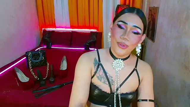 AsianLuna: онлайн-секс-чат