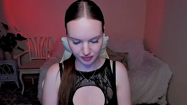 Chatroom XXX en direct de MishkaMe