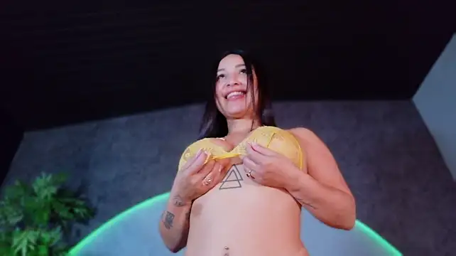 Chatroom XXX en direct de ReinaChloe
