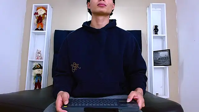 GoldenBoy_23's Live XXX Chat