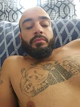 Bustinnuts69 élő XXX-chatje