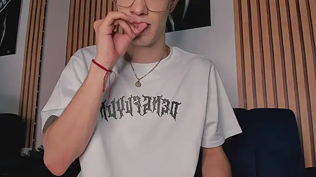 Alexxus_Smith Adlı Modelin Canlı XXX Sohbeti