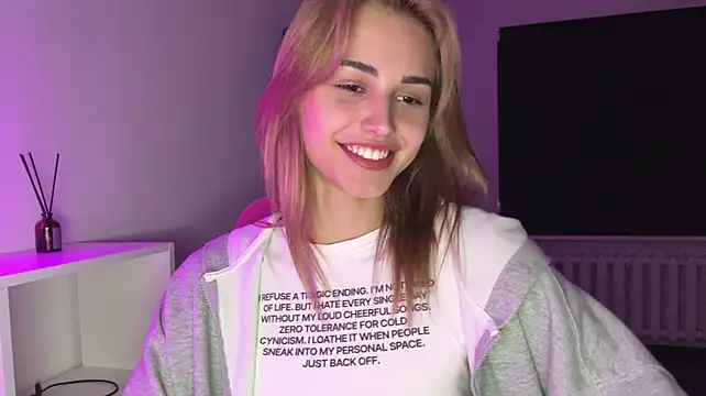 neweva_ XXX чат на живо