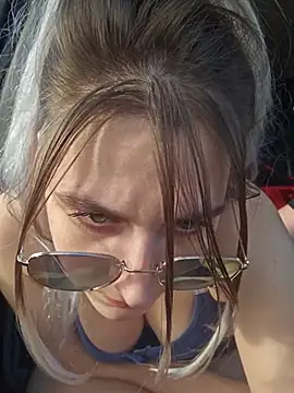 ScarletsWeb élő XXX-chatje