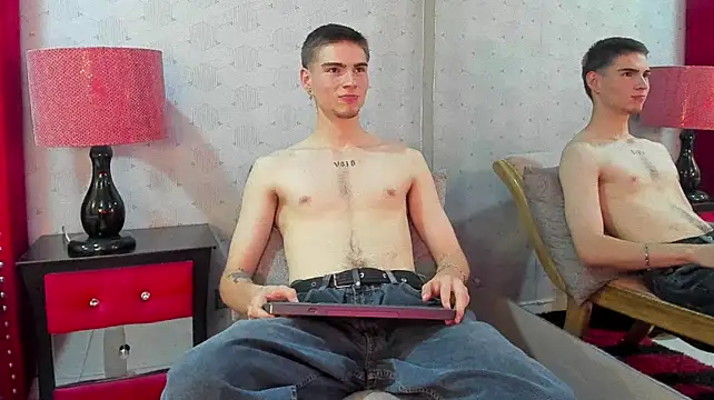 Онлайн чат XXX NickWild