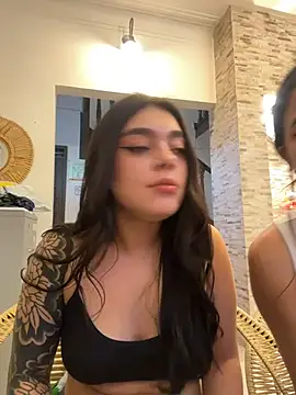 Lummii_ লাইভ XXX চ্যাট