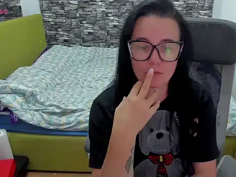 BALKANMILF69 élő XXX-chatje