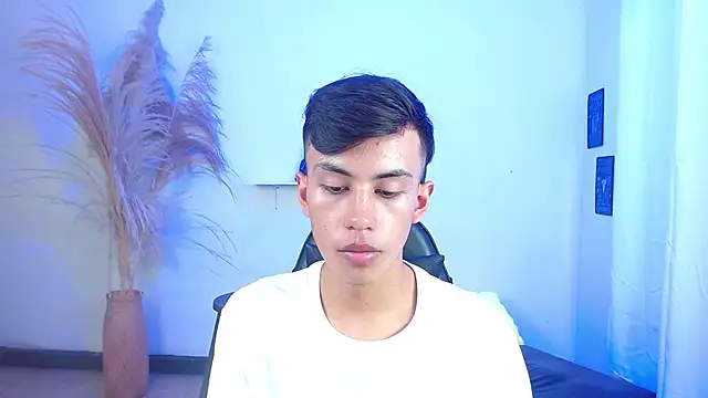 angelocum18 现场XXX聊天