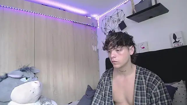 XXX chat uživo modela Santiago_kiler