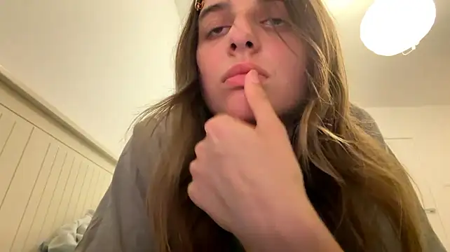 Chat XXX en directo de ActaedCottage