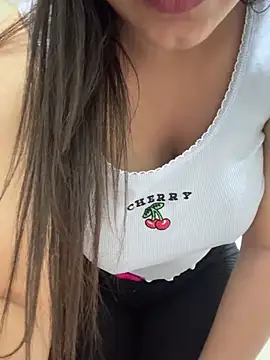 Chatroom XXX en direct de SexyaDiva