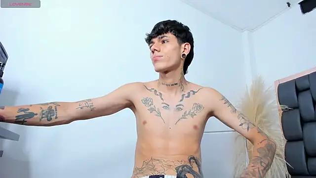 Tommy_valverde's Live XXX Chat