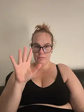 GermanNerdyAlice Chat XXX live
