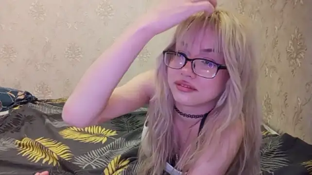 KiraBy's Live XXX Chat