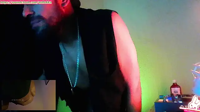 Chatroom XXX en direct de Guyst049