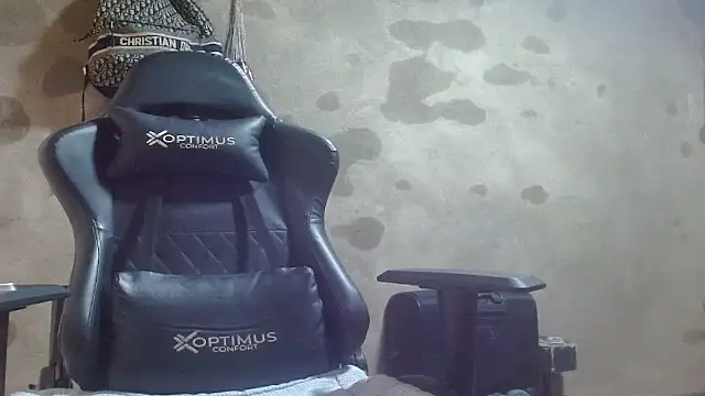 Larry-n-clouds Chat XXX live