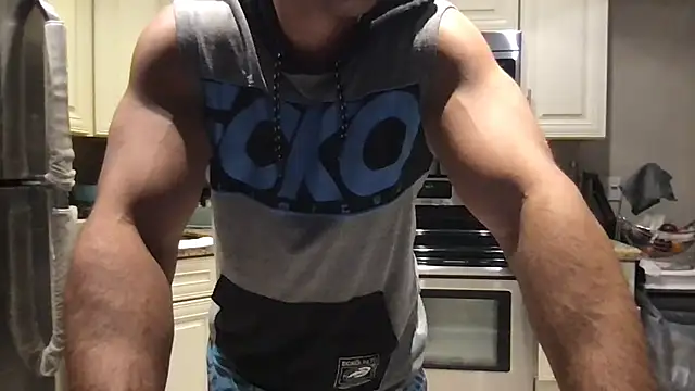 BigGuyMuscle: онлайн-секс-чат