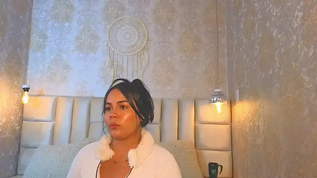 Chat +18 de EmilyQueen3x ao vivo