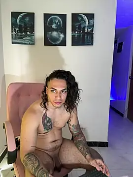 UR_LATIN_BUSHY_GUYS' Live XXX Chat