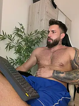 LustyMike_ Chat XXX in diretta