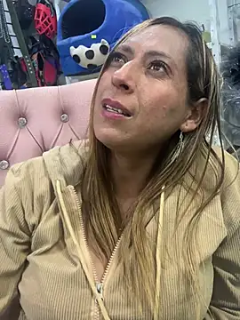 XXX chat uživo modela Dama_Rouge